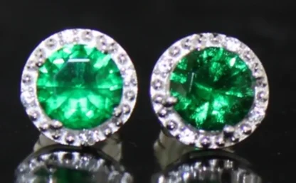 Round 2.00 ct Emerald Stud Earrings - Image 2